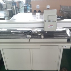 紙盒數(shù)控打樣機設備，包裝彩盒自動割樣機