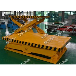 生產(chǎn)液壓裝卸車，質(zhì)量好的升降平臺(tái)價(jià)格怎么樣