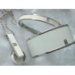 專業(yè)的弧面膠 供應效果顯著的弧面膠