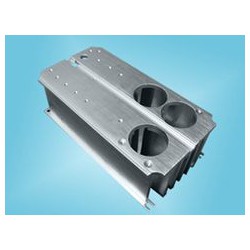 亞航電子散熱器提供優(yōu)質的變頻散熱器 廠家批發(fā)變頻散熱器