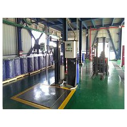 新半自動(dòng)液體灌裝機(jī)當(dāng)選藍(lán)星沈陽，灌裝機(jī)公司