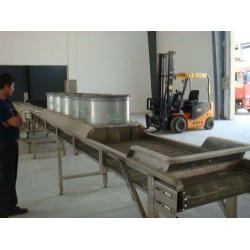 雙輥攪碎機，供應(yīng)性能穩(wěn)定的輸送機