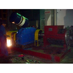 ?？谀睦镉泄?yīng)專業(yè)的膠包攪碎機，價位合理的膠包攪碎機