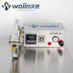 排氣閥、氣動(dòng)閥粘貼在袋子上，完成透氣 排氣閥壓閥機(jī)