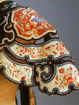 云肩，女人肩上的時(shí)尚風(fēng)情