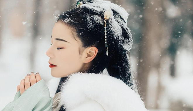 ?；ㄗ兩頋h服美人玩穿越