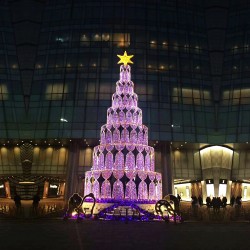 精美圣誕樹(shù)圣誕節(jié)裝飾品出售 展覽引流璀璨耀眼