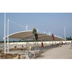 江浙滬包郵膜結(jié)構(gòu)車棚 張拉膜雨蓬 汽車遮陽(yáng)棚來(lái)圖定制