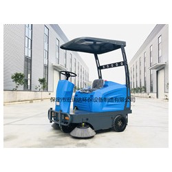 廊坊小型駕駛式掃地車(chē)，電動(dòng)清掃車(chē)