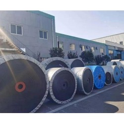 強(qiáng)拉力橡膠輸送帶生產(chǎn)廠家 超寬輸送機(jī)皮帶規(guī)格型號(hào)