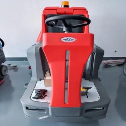 沃馳工廠車間物業(yè)小區(qū)停車場機場廣場駕駛式雙刷洗地機